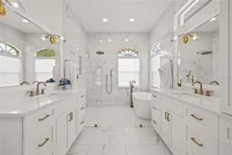 Picture of 1220 Darlington Oak Circle Ne, St Petersburg, FL 33703