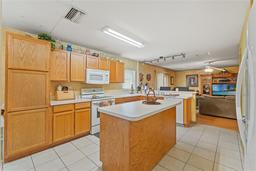 Picture of 7102 W Creek Drive, Tampa, FL 33615