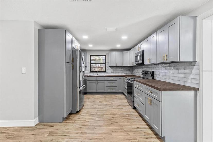 Picture of 8648 78Th Place, Seminole FL 33777
