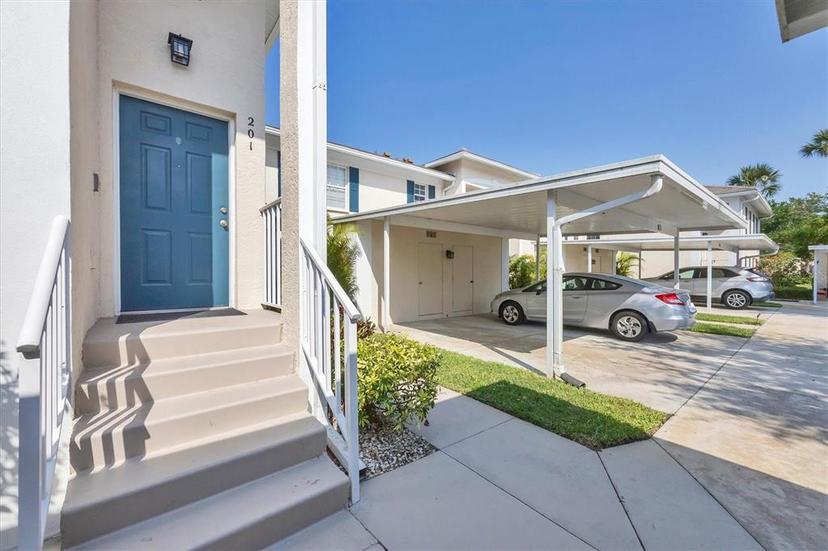 Picture of 821 Montrose Drive Unit 201, Venice FL 34293