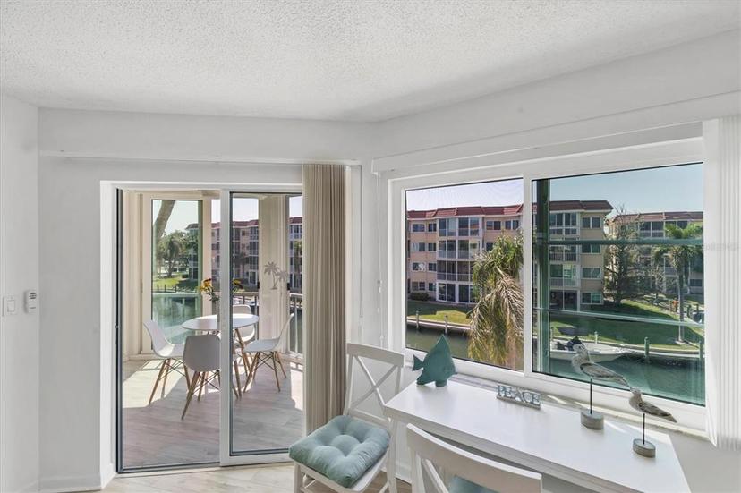 Picture of 1250 N Portofino Drive Unit 304, Sarasota FL 34242
