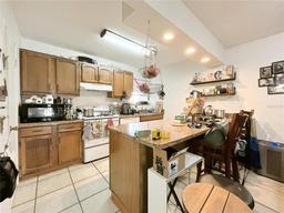 Picture of 2811 SW Archer Road Unit M105, Gainesville, FL 32608