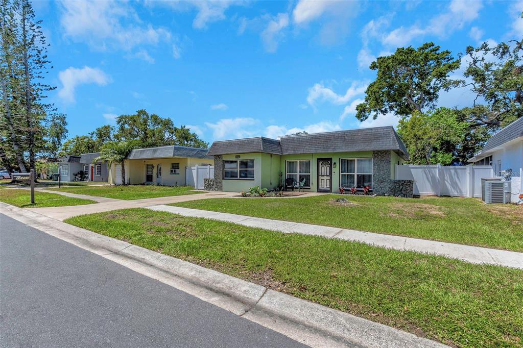 Picture of 12250 Mallory Drive, Largo, FL 33774