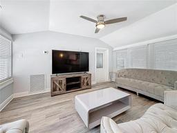 Picture of 6609 Dartmouth Avenue N, St Petersburg, FL 33710