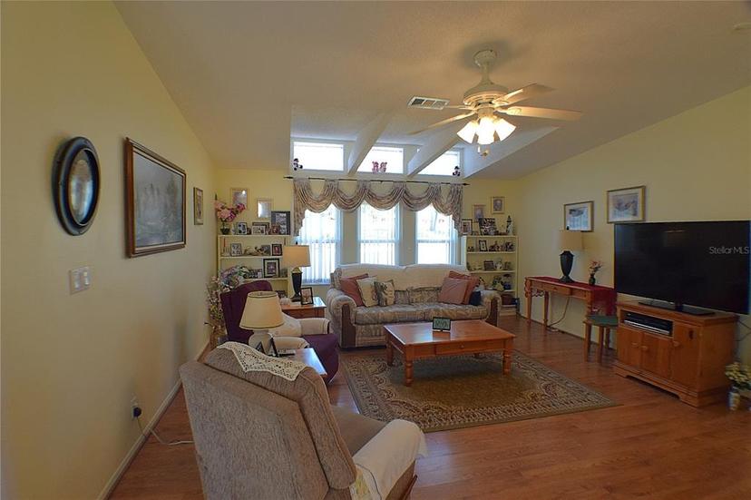 Picture of 10105 Wellington Avenue, Dade City FL 33525
