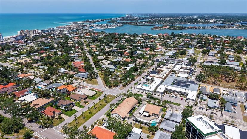 Picture of 525 Barcelona Avenue Unit 207, Venice FL 34285