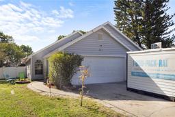 Picture of 121 Edgewater Circle, Sanford, FL 32773