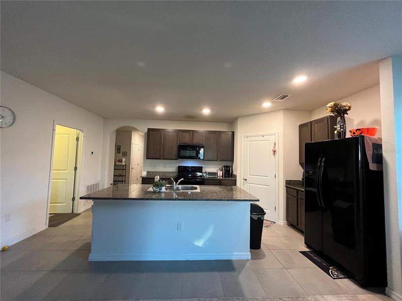 Picture of 9832 Warm Stone Street, Thonotosassa FL 33592