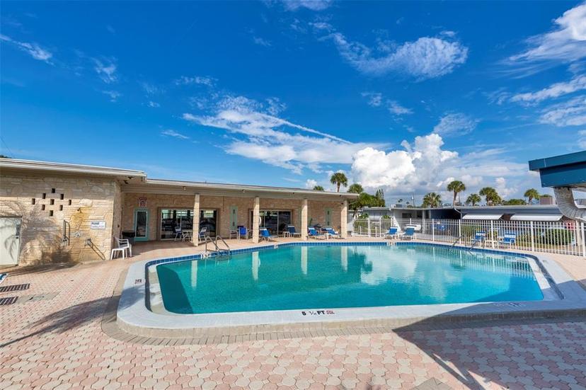 Picture of 250 Rosery Road Nw Unit 295, Largo FL 33770