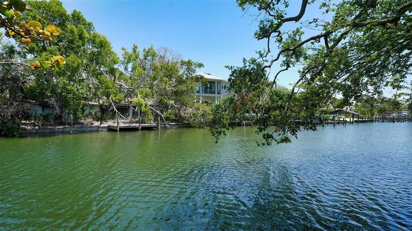Picture of 5033 Oxford Drive, Sarasota FL 34242