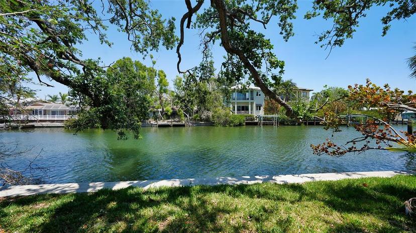 Picture of 5033 Oxford Drive, Sarasota FL 34242