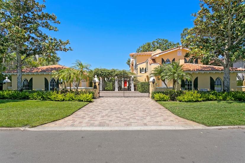 Picture of 321 Brightwaters Boulevard Ne, St Petersburg FL 33704