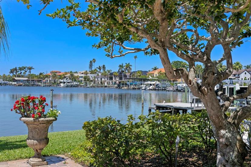 Picture of 321 Brightwaters Boulevard Ne, St Petersburg FL 33704