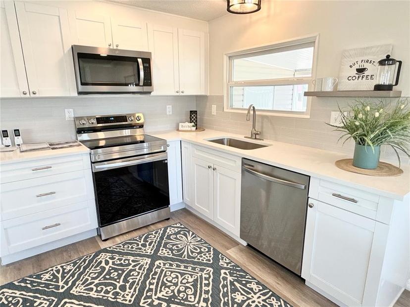 Picture of 654 Mount Madison Avenue Ne Unit 663, St Petersburg FL 33702