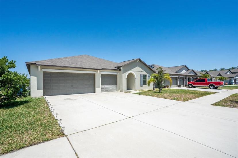 Picture of 11910 Field Thistle Court, Riverview FL 33579