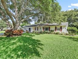 Picture of 2401 Greenlaw Court, Leesburg, FL 34788