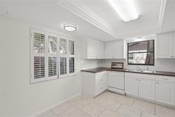 Picture of 314 Oak Hill Way Unit 24, Sarasota, FL 34232