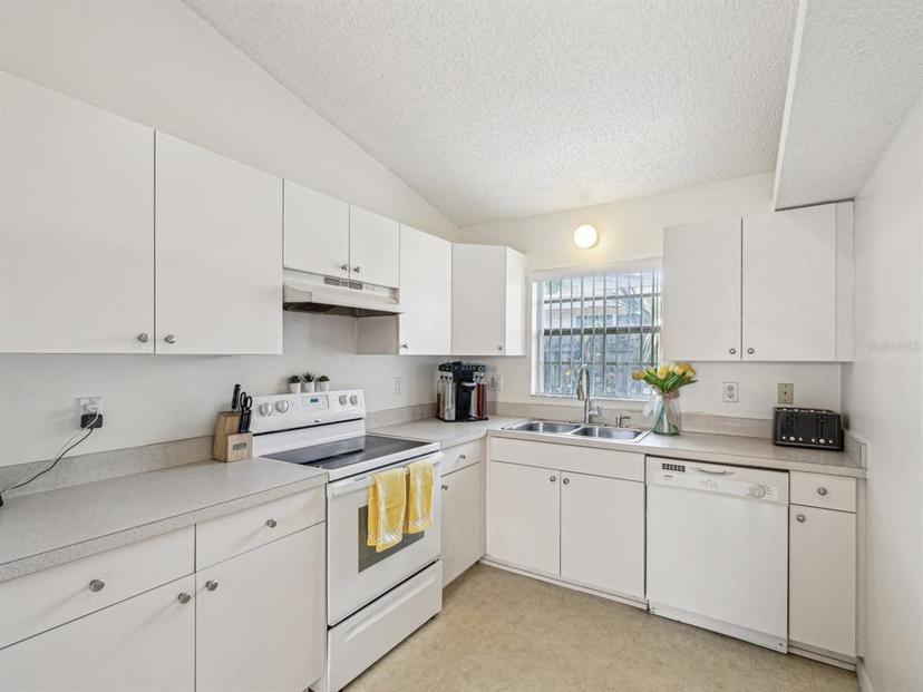 Picture of 2050 28Th Avenue N, St Petersburg FL 33713