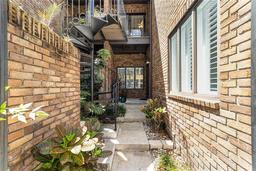 Picture of 706 NE 1St Street Unit 706, Gainesville, FL 32601