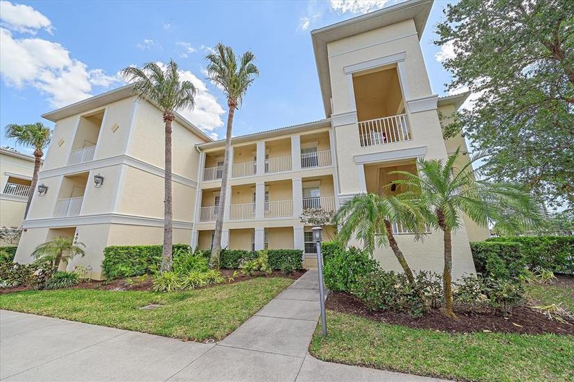 Picture of 600 Gardens Edge Drive Unit 614, Venice FL 34285