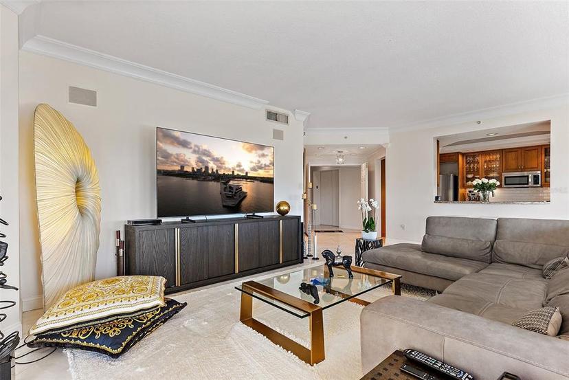 Picture of 555 5Th Avenue Ne Unit 424, St Petersburg FL 33701