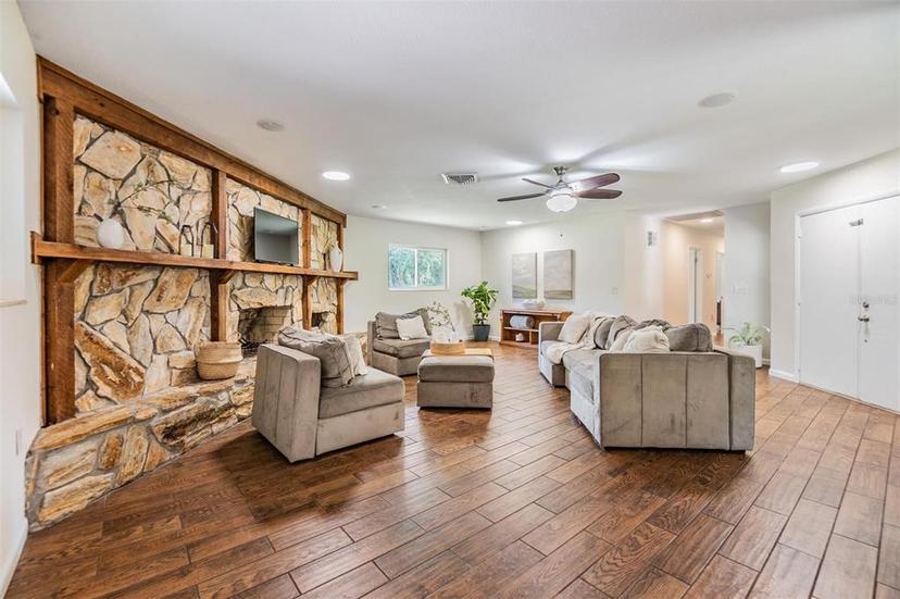 Picture of 6702 Towhe Drive, Seffner FL 33584