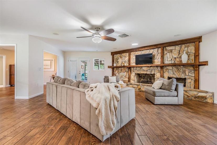 Picture of 6702 Towhe Drive, Seffner FL 33584