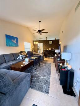 Picture of 394 Douglas Way Unit 72, Winter Garden, FL 34787