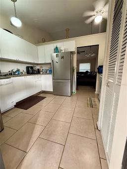 Picture of 394 Douglas Way Unit 72, Winter Garden, FL 34787