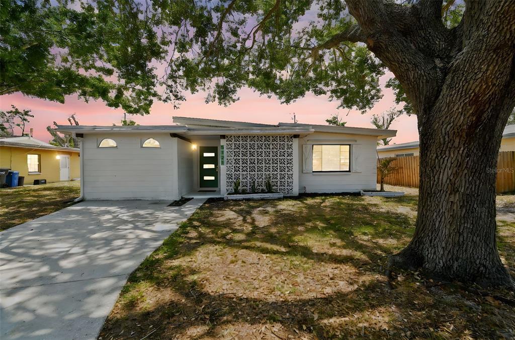 Picture of 5121 Flamingo Drive N, St Petersburg, FL 33714