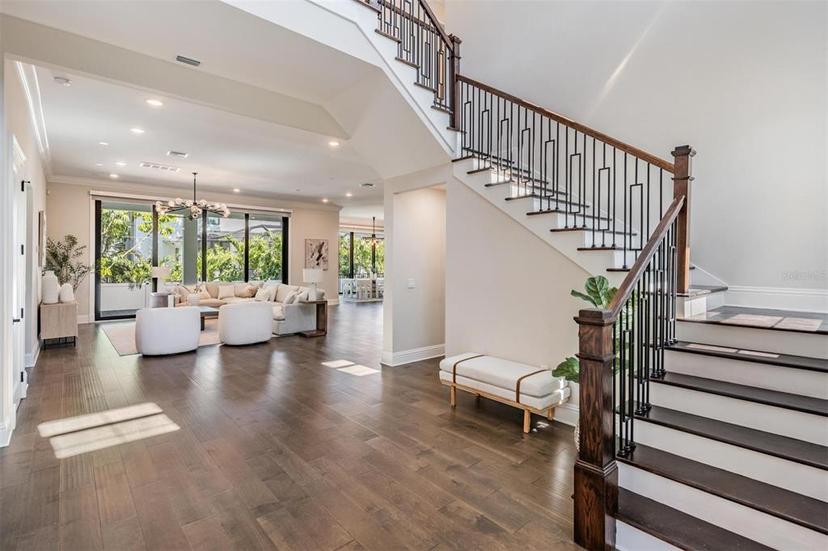Picture of 481 W Davis Boulevard, Tampa FL 33606