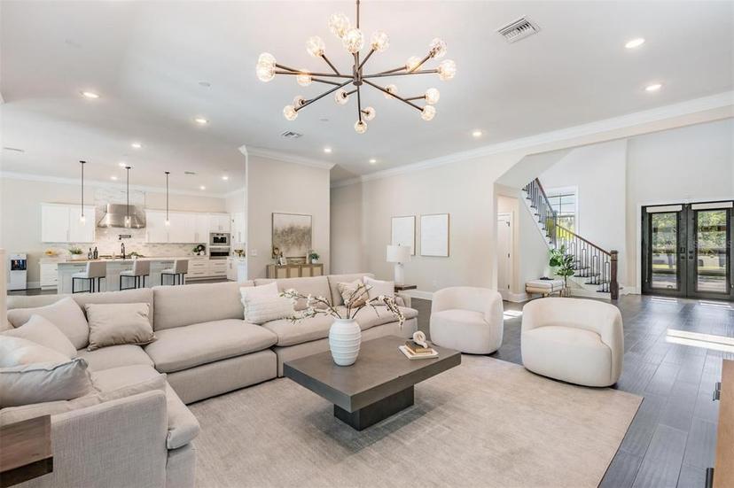 Picture of 481 W Davis Boulevard, Tampa FL 33606