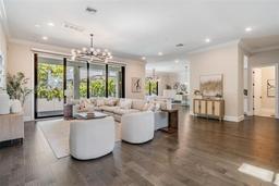 Picture of 481 W Davis Boulevard, Tampa, FL 33606
