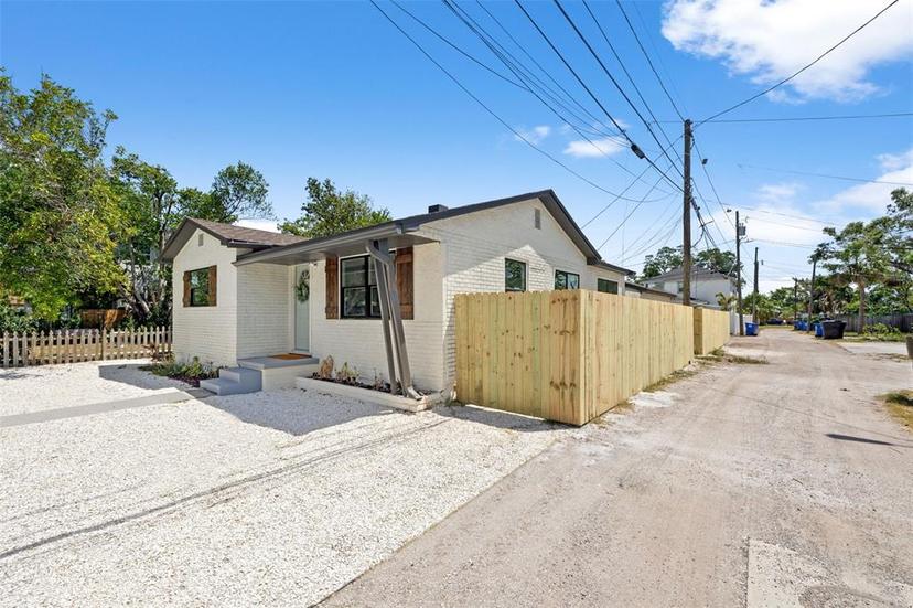 Picture of 921 Yale Street N, St Petersburg FL 33713