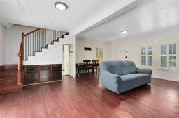 Picture of 6971 Earlwood Avenue, Mount Dora, FL 32757