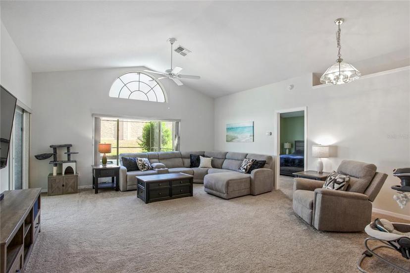 Picture of 417 Via Del Sol Drive, Davenport FL 33896
