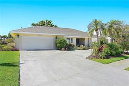 Picture of 9072 Baywood Park Drive, Seminole, FL 33777