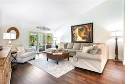 Picture of 9072 Baywood Park Drive, Seminole, FL 33777