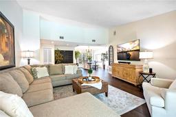 Picture of 9072 Baywood Park Drive, Seminole, FL 33777