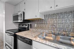 Picture of 5112 Temple Heights Road Unit B, Tampa, FL 33617