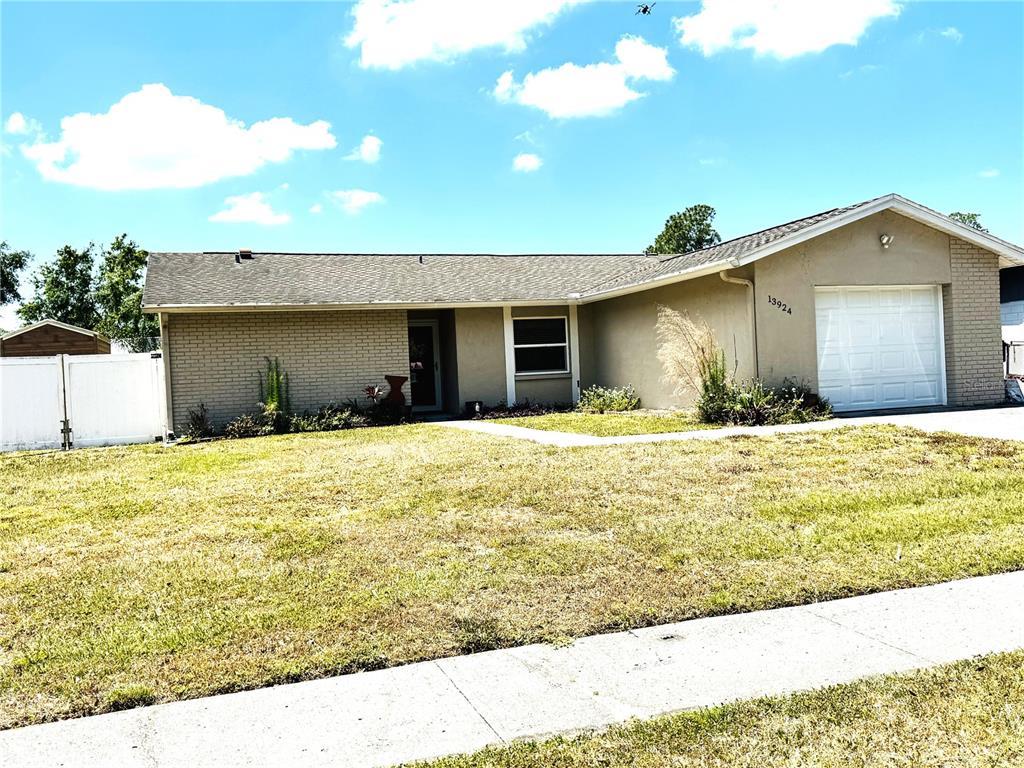 Picture of 13924 Pathfinder Drive, Tampa, FL 33625