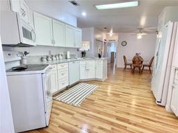 Picture of 585 Sky Harbor Drive Unit 219, Clearwater, FL 33759