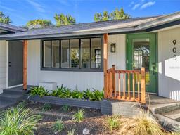 Picture of 905 W 11Th Avenue, Mount Dora, FL 32757
