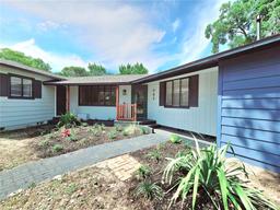 Picture of 905 W 11Th Avenue, Mount Dora, FL 32757