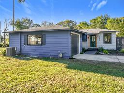 Picture of 905 W 11Th Avenue, Mount Dora, FL 32757