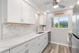 Picture of 649 Tamiami Trail S Unit 106, Venice, FL 34285