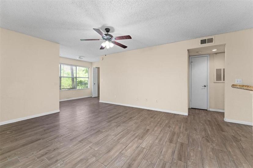 Picture of 5112 Conroy Rd Unit 13, Orlando FL 32811