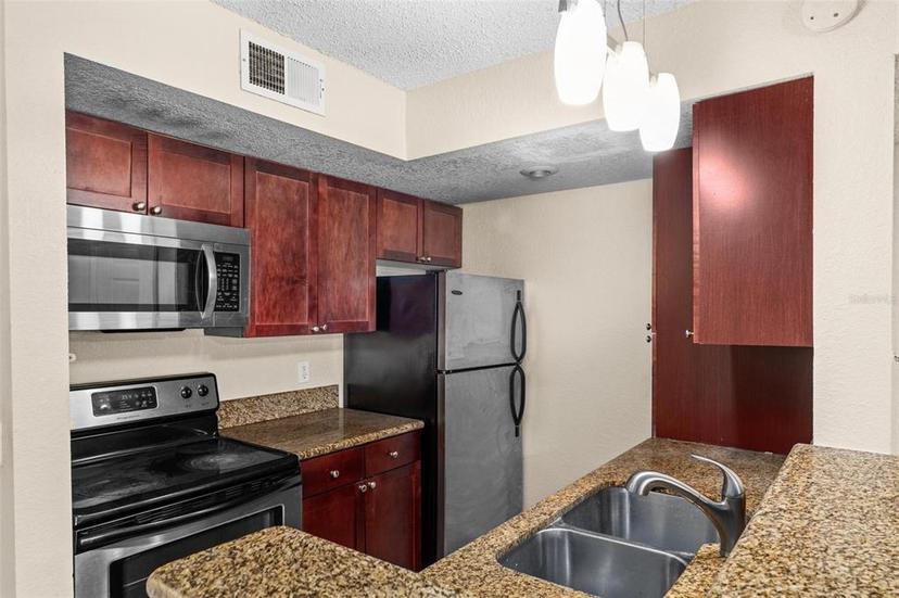 Picture of 5112 Conroy Rd Unit 13, Orlando FL 32811