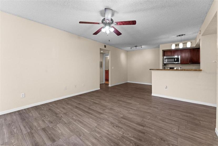 Picture of 5112 Conroy Rd Unit 13, Orlando FL 32811