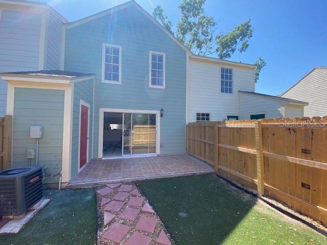 Picture of 13909 Fletchers Mill Drive, Tampa, FL 33613